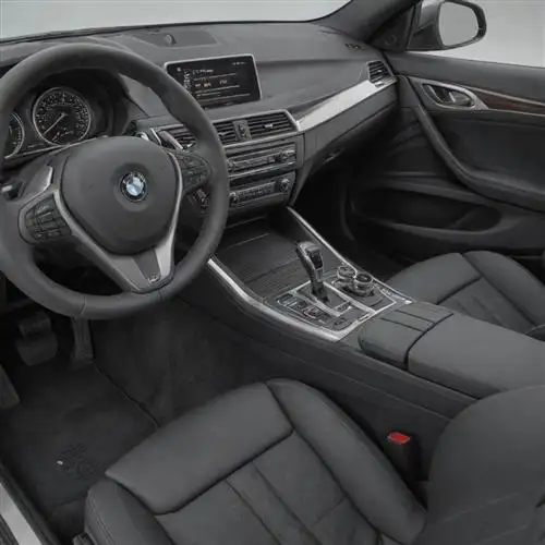 BMW X6 - Discover the comfort and support of the BMW X6's precisely engineered seating and controls.